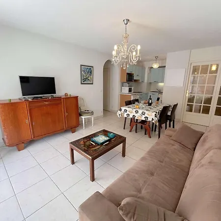 Spacieux T2 Avec Grande Terrasse A Saint-raphael, Proche Et Gare, Garage Inclus - Fr-1-226a-102 Lägenhet Saint-Raphaël