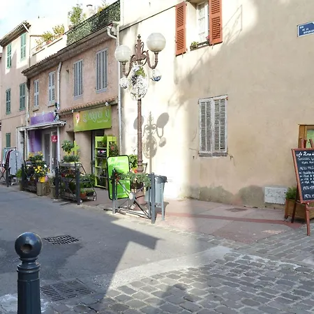 Apartment Spacieux T2 Avec Grande Terrasse A Saint-raphael, Proche Et Gare, Garage Inclus - Fr-1-226a-102