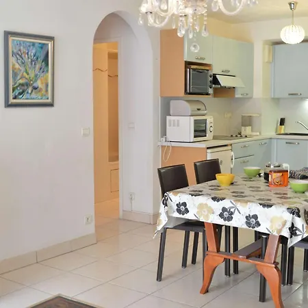 Spacieux T2 Avec Grande Terrasse A Saint-raphael, Proche Et Gare, Garage Inclus - Fr-1-226a-102 Apartment *
