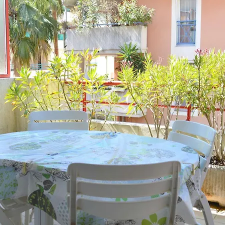 Apartment Spacieux T2 Avec Grande Terrasse A Saint-raphael, Proche Et Gare, Garage Inclus - Fr-1-226a-102
