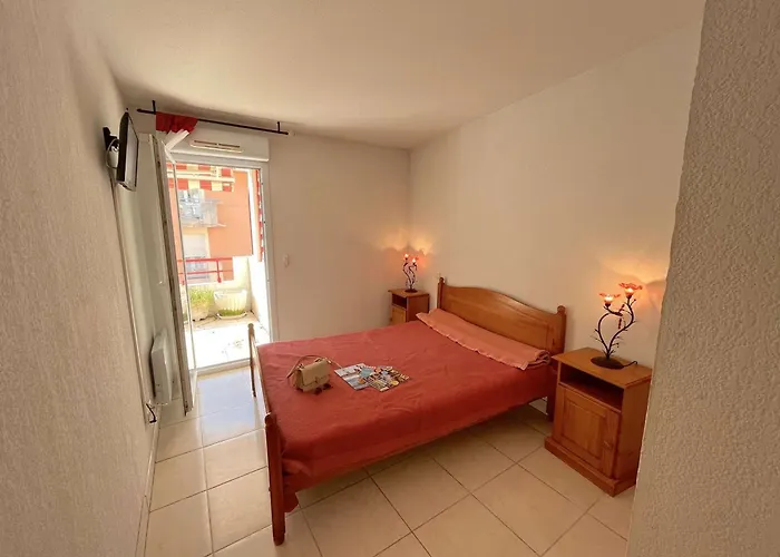 Lägenhet Spacieux T2 Avec Grande Terrasse A Saint-raphael, Proche Et Gare, Garage Inclus - Fr-1-226a-102 *