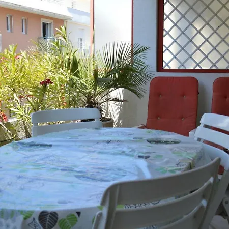 Spacieux T2 Avec Grande Terrasse A Saint-raphael, Proche Et Gare, Garage Inclus - Fr-1-226a-102