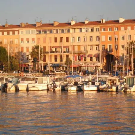 Spacieux T2 Avec Grande Terrasse à Saint-raphaël, Proche Et Gare, Garage Inclus - Fr-1-226a-102 *