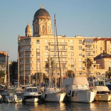 Spacieux T2 Avec Grande Terrasse A Saint-raphael, Proche Et Gare, Garage Inclus - Fr-1-226a-102 Apartment *