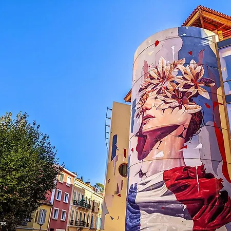 Apartment Spacieux T2 Avec Grande Terrasse A Saint-raphael, Proche Et Gare, Garage Inclus - Fr-1-226a-102 *