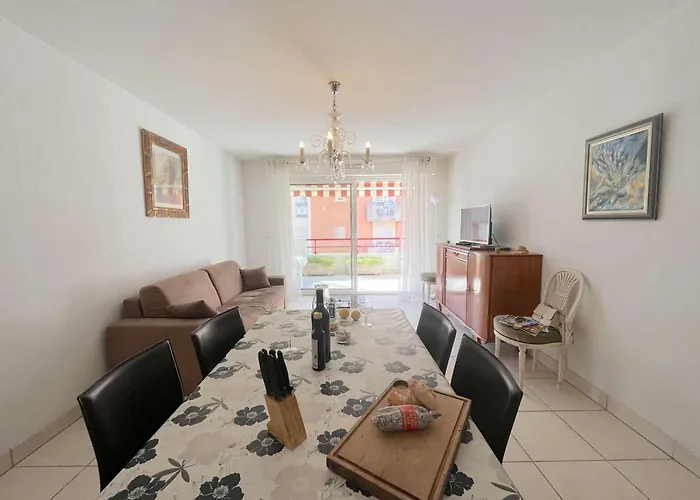 Apartamento Spacieux T2 Avec Grande Terrasse A Saint-raphael, Proche Et Gare, Garage Inclus - Fr-1-226a-102