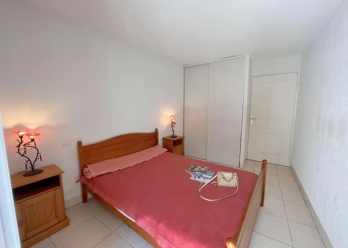 Spacieux T2 Avec Grande Terrasse A Saint-raphael, Proche Et Gare, Garage Inclus - Fr-1-226a-102 * Saint-Raphaël