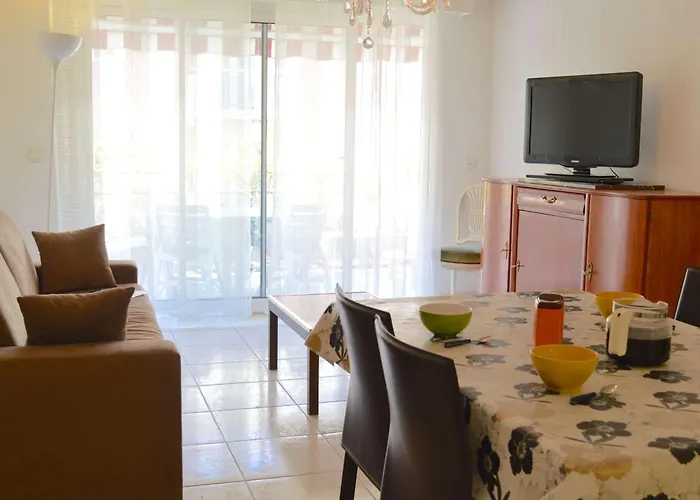 Spacieux T2 Avec Grande Terrasse A Saint-raphael, Proche Et Gare, Garage Inclus - Fr-1-226a-102 Apartamento