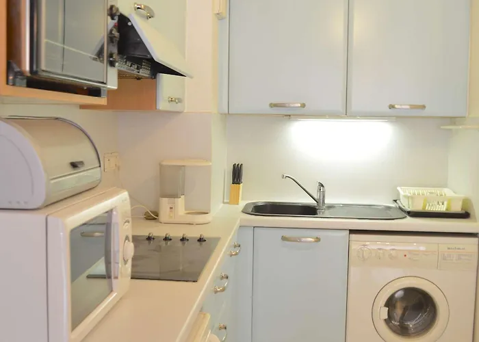 Apartamento Spacieux T2 Avec Grande Terrasse A Saint-raphael, Proche Et Gare, Garage Inclus - Fr-1-226a-102