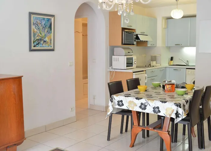 Spacieux T2 Avec Grande Terrasse A Saint-raphael, Proche Et Gare, Garage Inclus - Fr-1-226a-102 Apartamento *